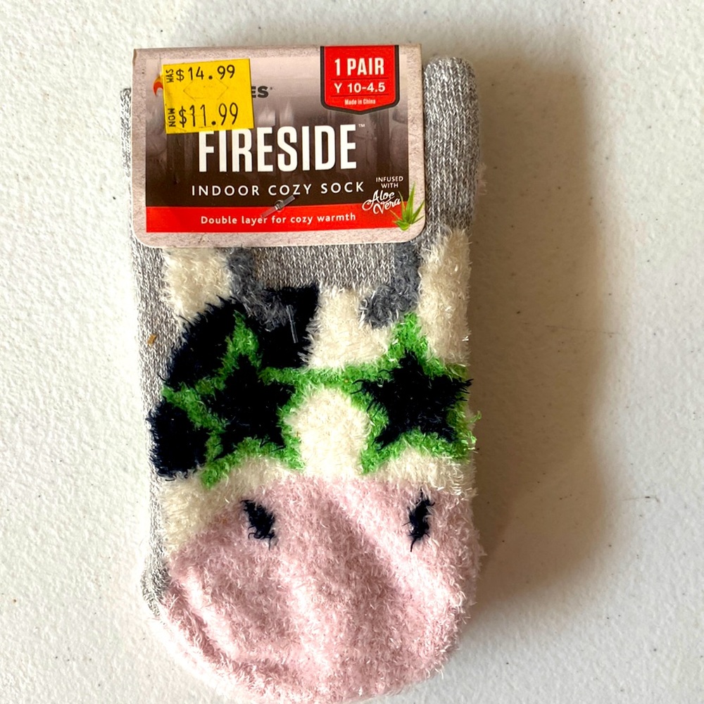 NEW pair of thick fleecy cow Slipper socks - size Y 10-4.5 - Halloween giveaway